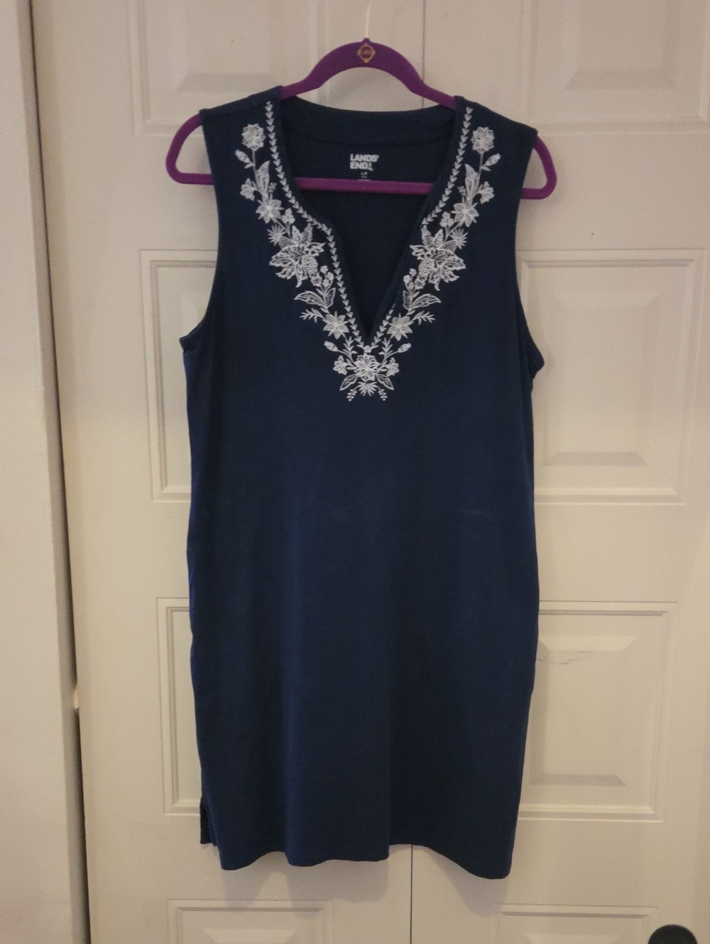 Lands End Navy Sleeveless V-Neck Dress w/ White Floral Embroidery, Large Petite